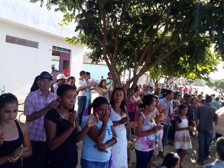 Por onde passava, recebia os aplausos e o reconhecimento dos moradores 