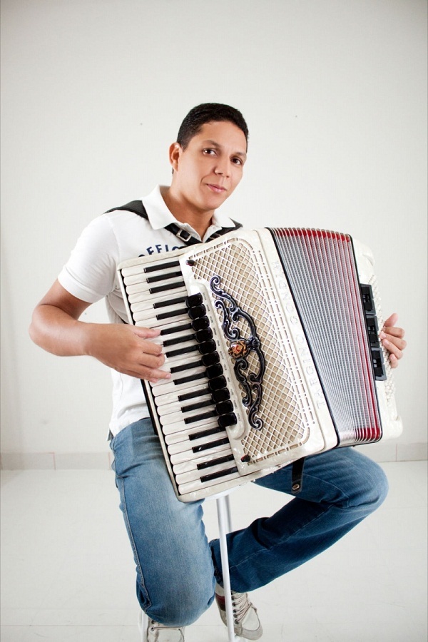 Forrozeiro grava música com o barrachocense