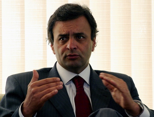 Governador de Minas Gerais é acusado de não cumprir o piso constitucional do financiamento do SUS entre 2003 e 2008