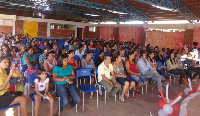 REÇÃO, COORDENAÇÃO E PROFESSORES REALIZARAM HOMENAGEM PARA AS MÃES DO CEBC-EXTENSÃO PRIMAVERA No dia 11 de maio, sábado, no turno vespertino, foi realizada a homenagem para as mães do CEBC – EXTENSÃO PRIMAVERA. Muitas mães compareceram para participarem da prazerosa tarde na qual foram desenvolvidas várias atividades como: apresentações realizadas PELOS ALUNOS, mini palestra abordando a questão dos VALORES e momento de louvor ministrados pelas professoras: ALCIONE, DANIELA, MIRIAM e SUZIMAR, uma brilhante apresentação do cantor da terra EUZÉBIO OLIVEIRA, sorteio de brindes e um saboroso lanche. 