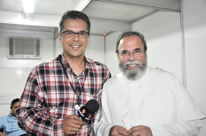 Jornalista José Amorim em entrevista ao Padre Antonio Maria, na FESTA DO DIVINO