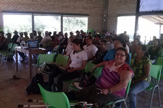 Regina Dantas, mesmo em recuperação de acidente, participa da atividade.