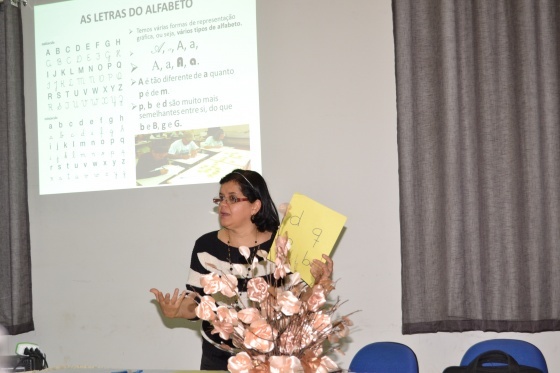 Dr. Maria Aparecida é professora adjunta da Universidade de Estadual do Sudoeste da Bahia – UESB, especialista em alfabetização e autora do livro “A (re)escrita de textos: a prática pedagógica da professora Maria”, lançado pela Editora Uesb.