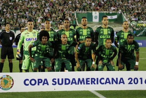 o_time_da_chapecoense_-_foto_marcio_cunha_agencia_lusa